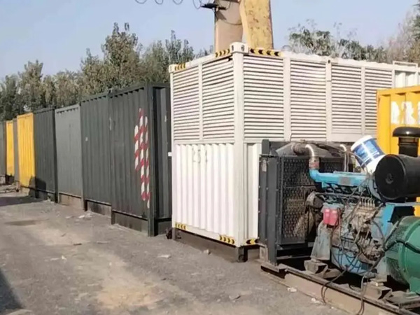 泸县200KW柴油发电机机组每小时油耗是多少？